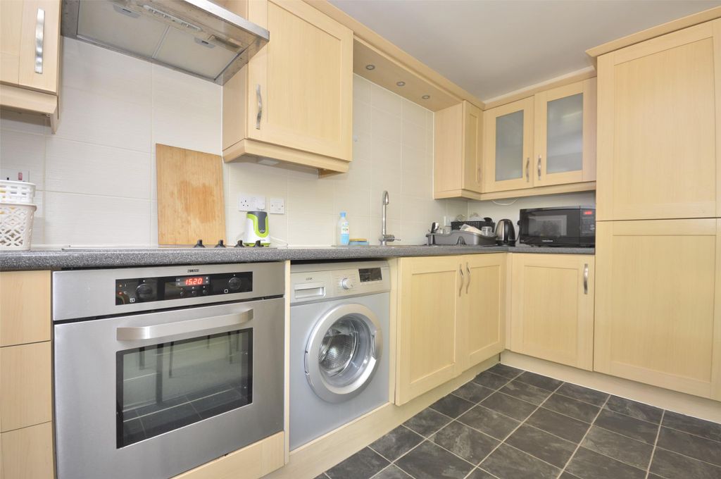 Property photo 2 of 9 Kitchen