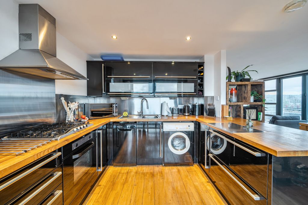 Property photo 3 of 25 1416484-16-69988c...