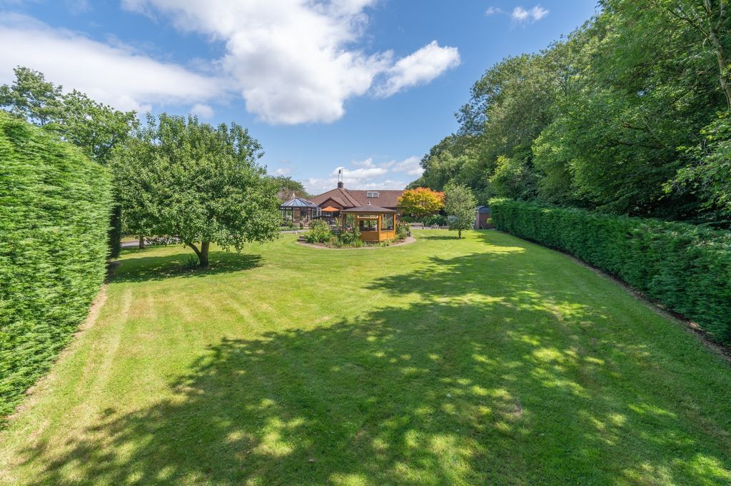 Property photo 3 of 62 130 Badminton Road (29)