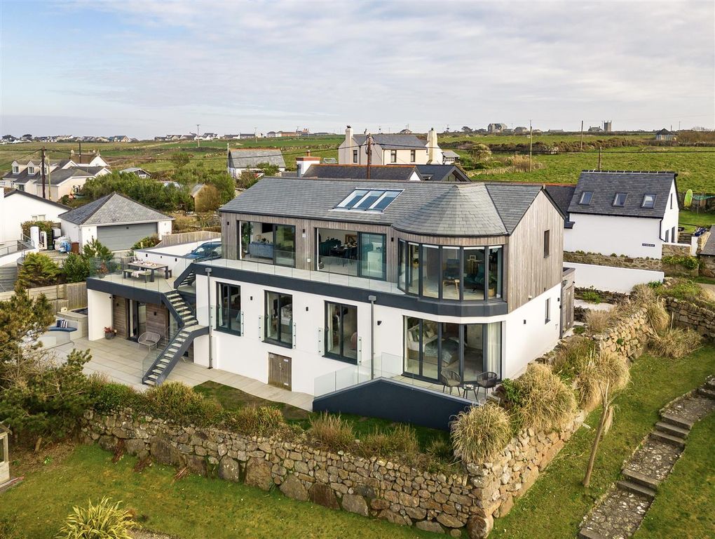 Property photo 3 of 34