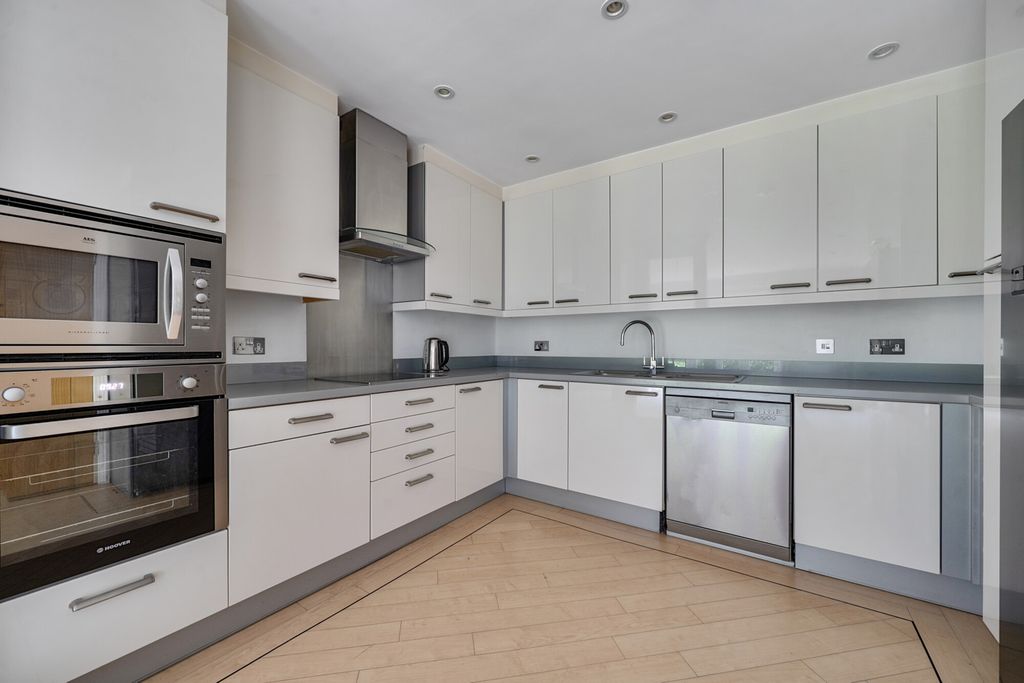 Property photo 3 of 17 1405750-6-6985B9d...