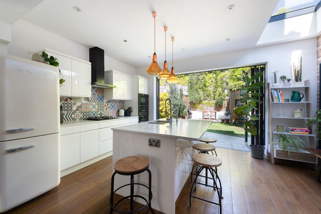Property photo 3 of 37 4865363
