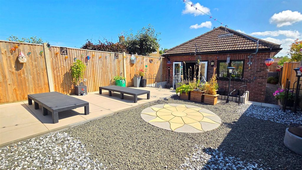 Property photo 2 of 15 Garden