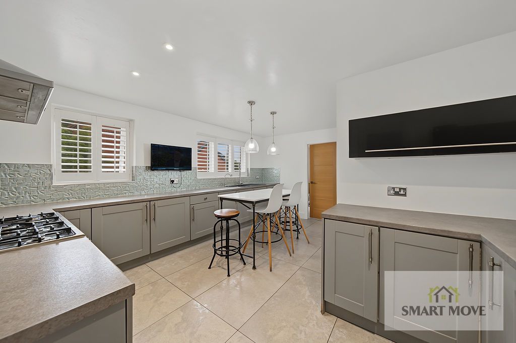 Property photo 2 of 31 Kitchen