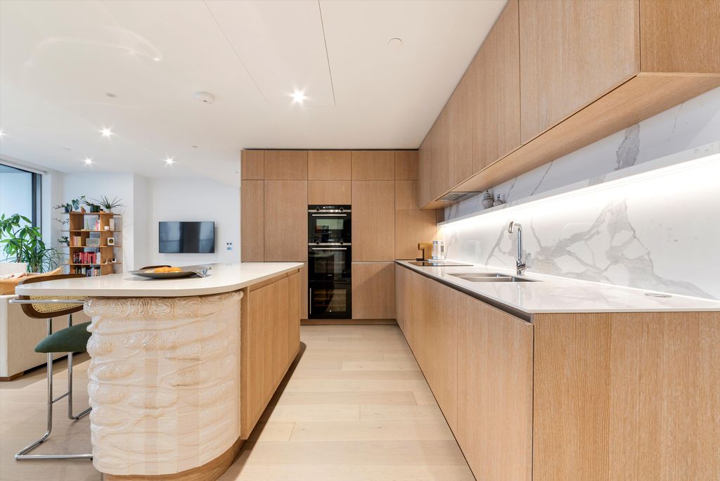 Property photo 2 of 28 Image