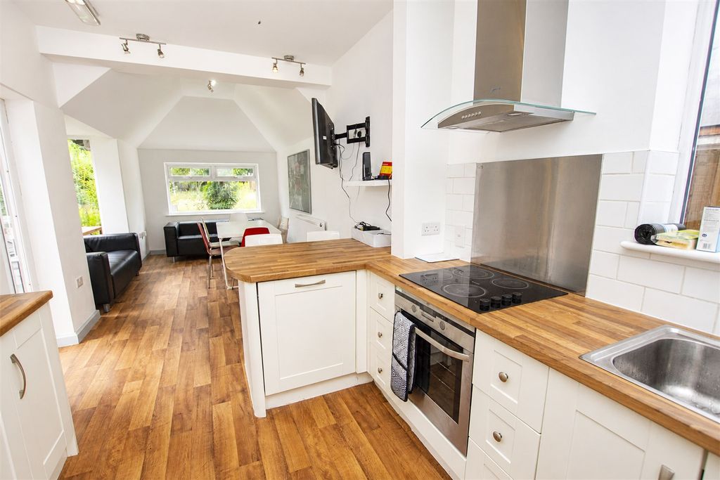 Property photo 2 of 16 Approach