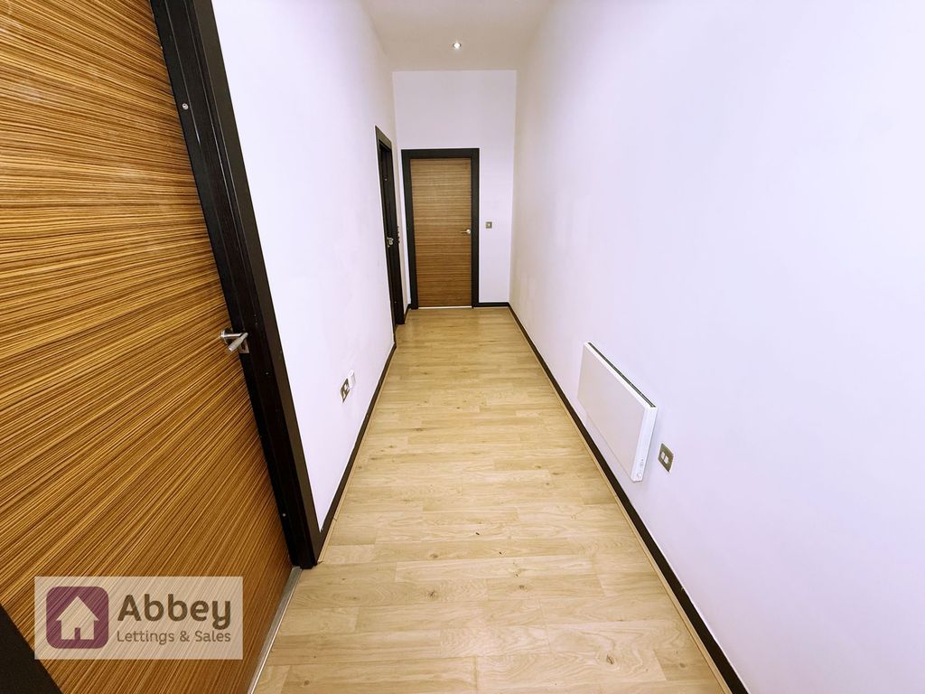 Property photo 3 of 16 Entrance Hall
