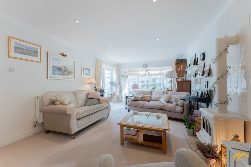 Property photo 3 of 37