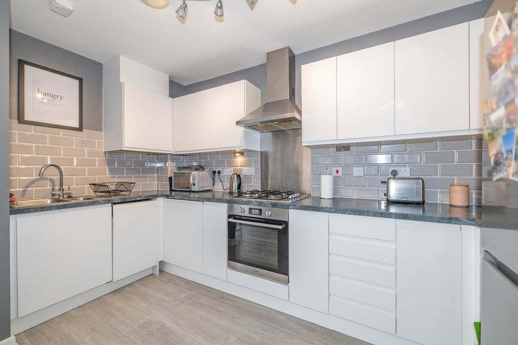 Property photo 3 of 12 Picture 3