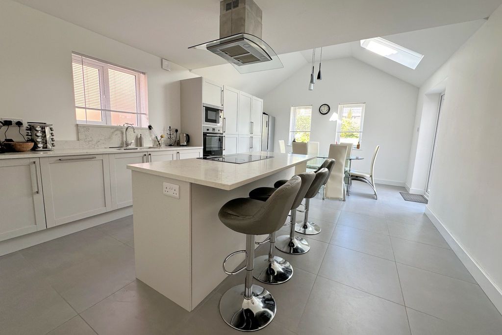 Property photo 2 of 26 Kitchen/Dining Room