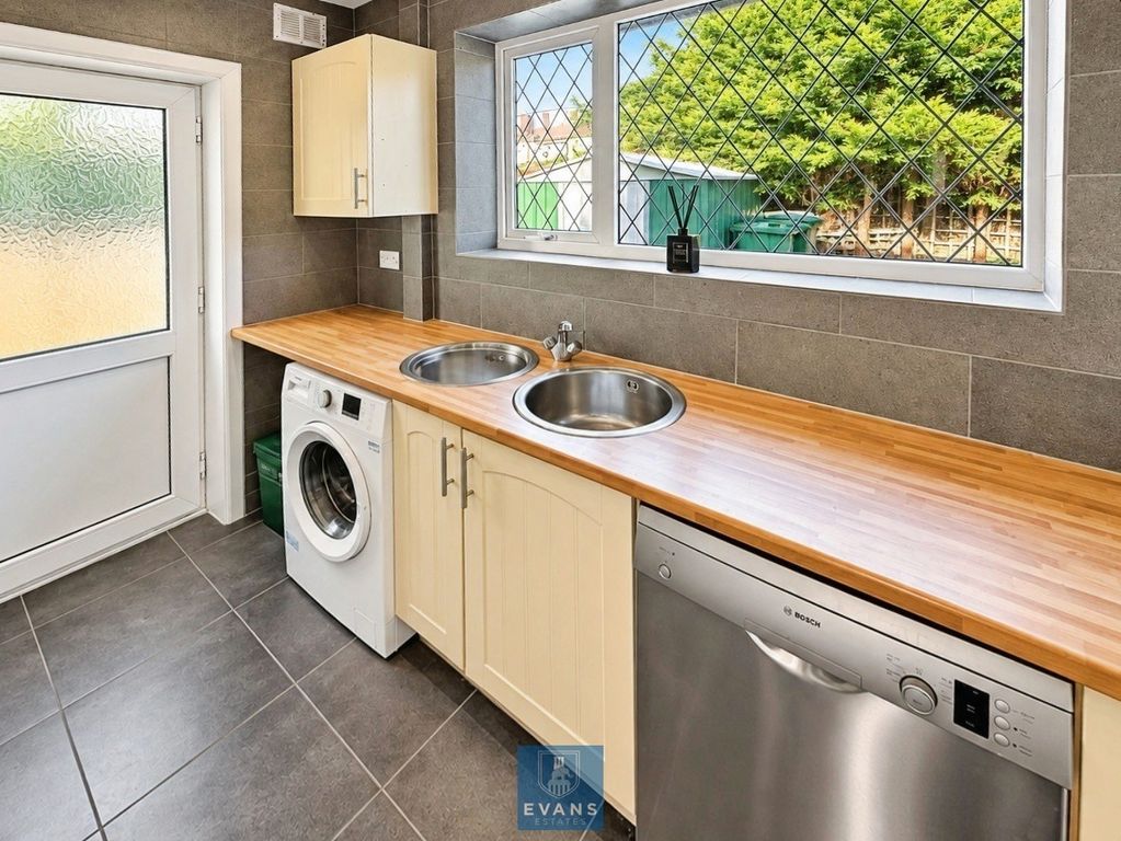 Property photo 3 of 14 Refitted Kitchen