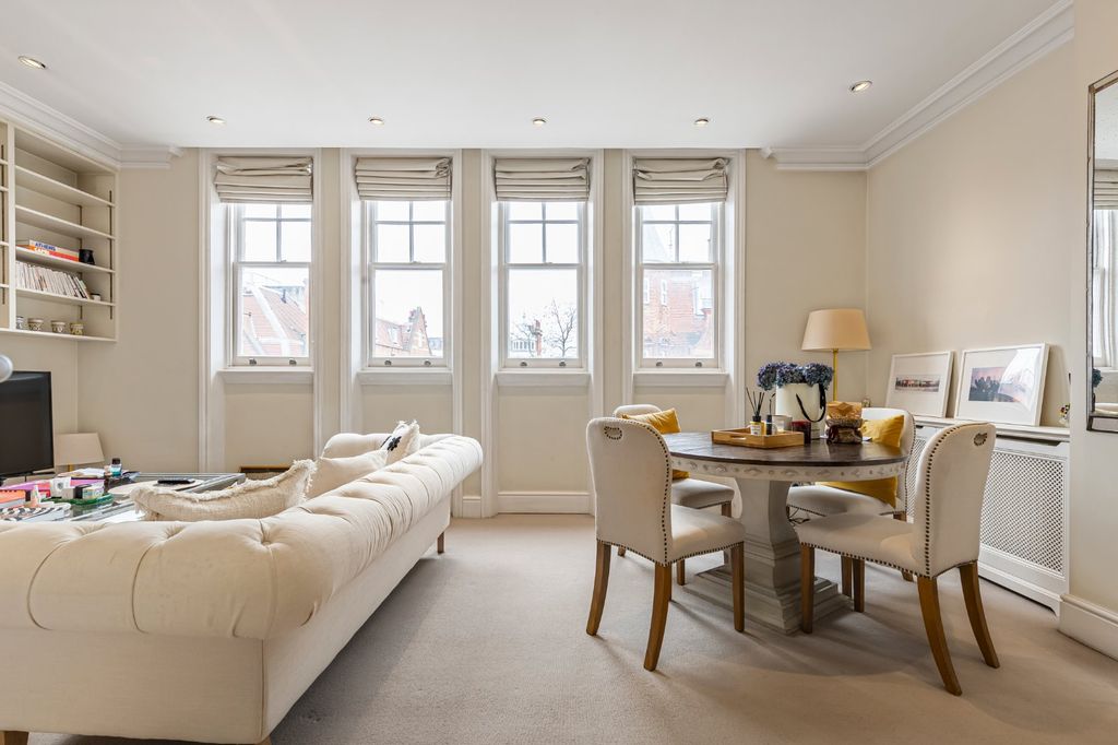 Property photo 3 of 12 Picture 3