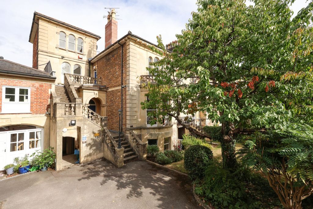 Property photo 1 of 10 External
