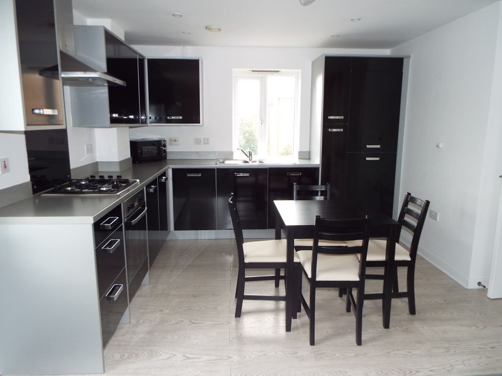 Property photo 3 of 8 Kitchen