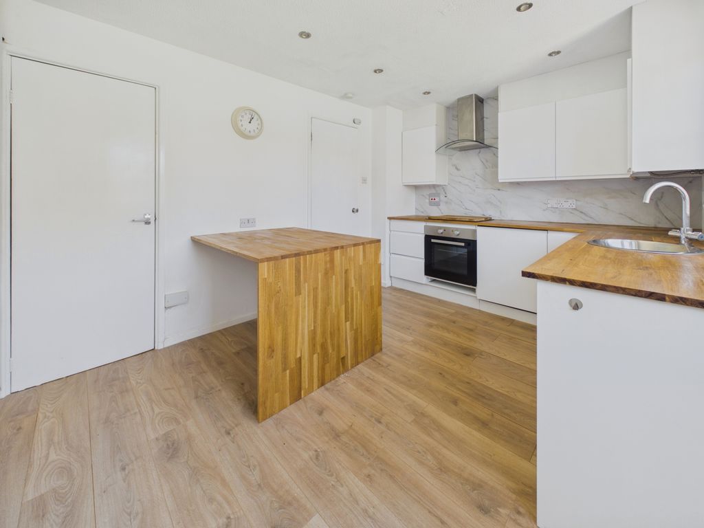 Property photo 3 of 12 Kitchen