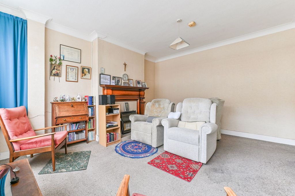 Property photo 3 of 11