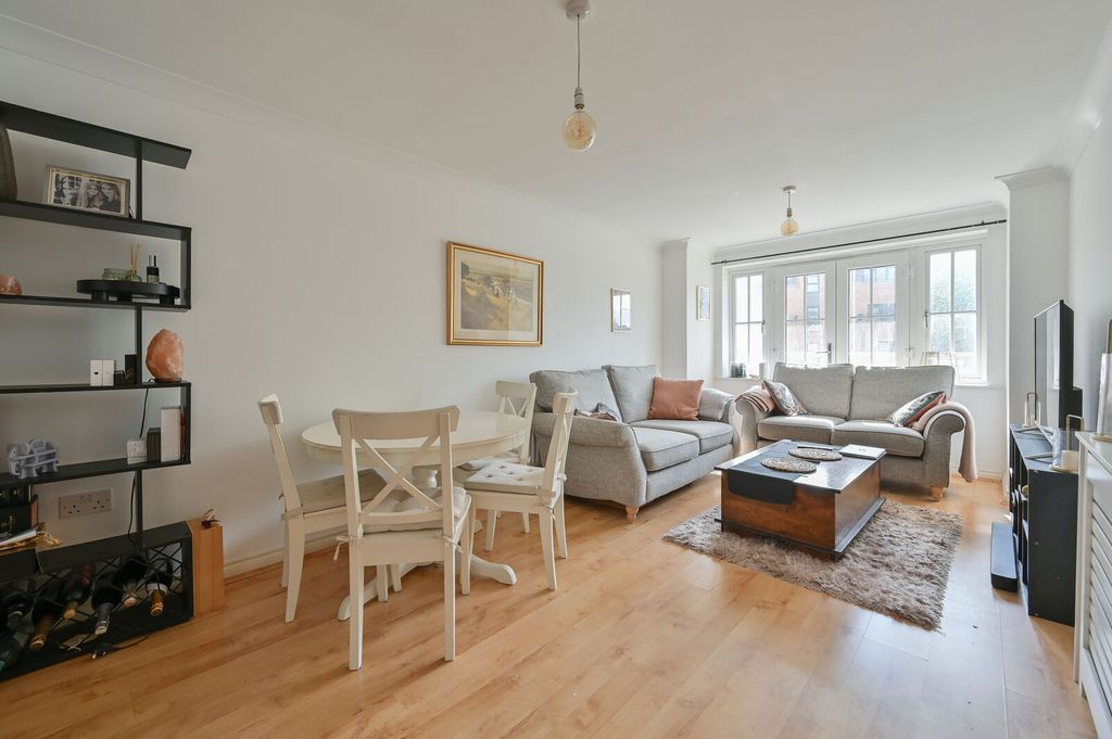 Property photo 2 of 11