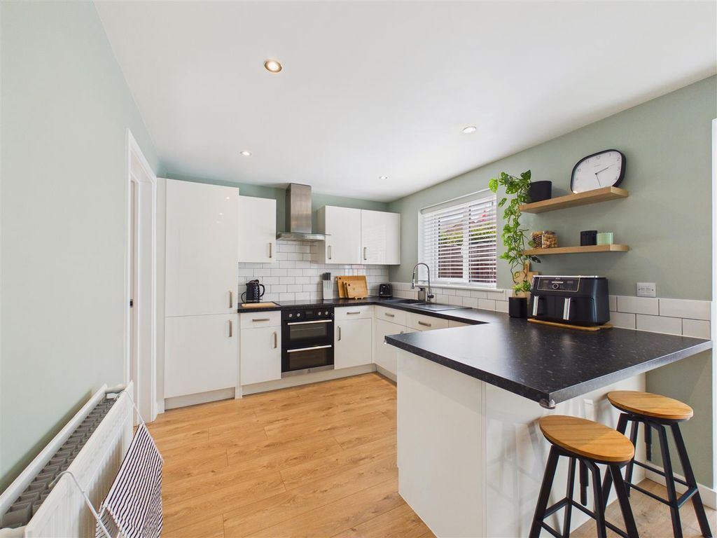 Property photo 3 of 23 Kitchen