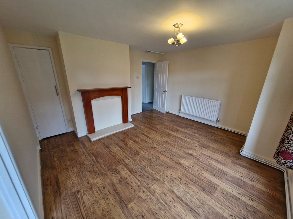 Property photo 2 of 5 2 Living Room
