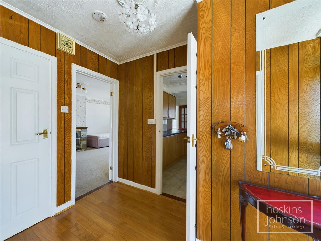 Property photo 3 of 21 Entrance Hall