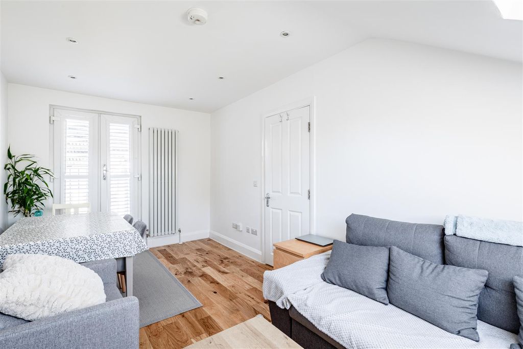 Property photo 3 of 12 Yeldham Road-12.Jpg