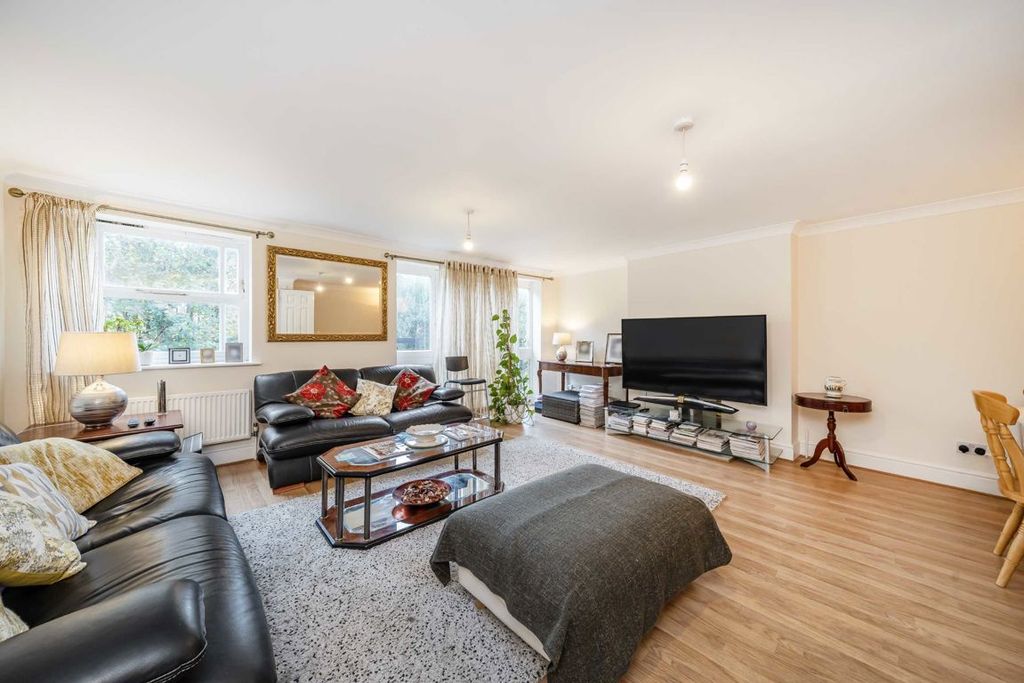 Property photo 2 of 9