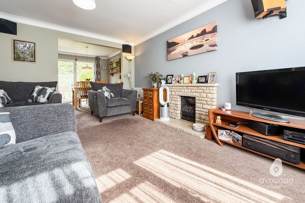 Property photo 2 of 25 4207385