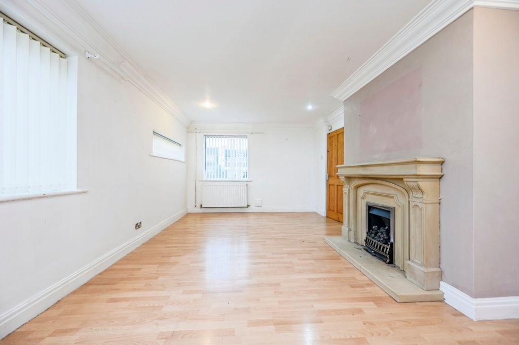 Property photo 2 of 8 Lounge