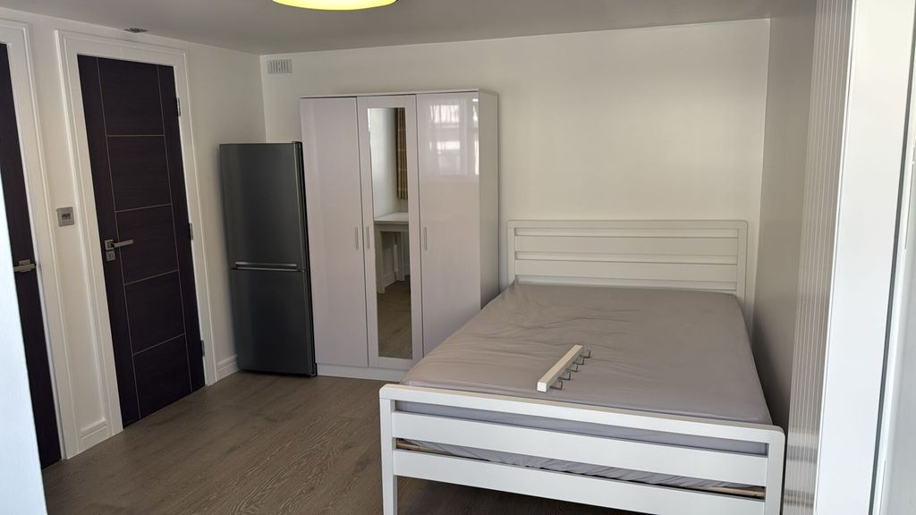 Property photo 1 of 7 Photo 2