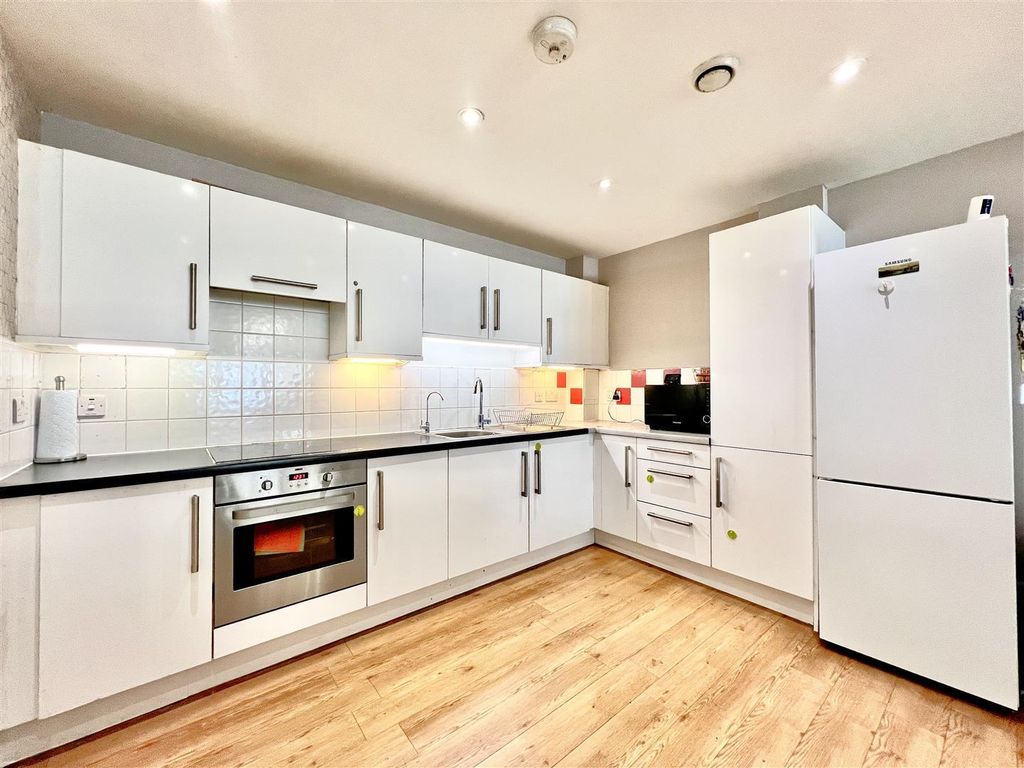 Property photo 2 of 9 Kitchen