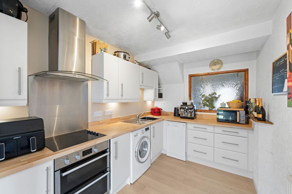 Property photo 2 of 23