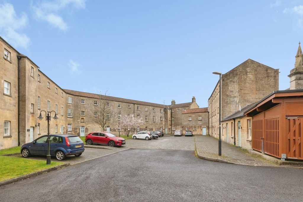 Property photo 2 of 20