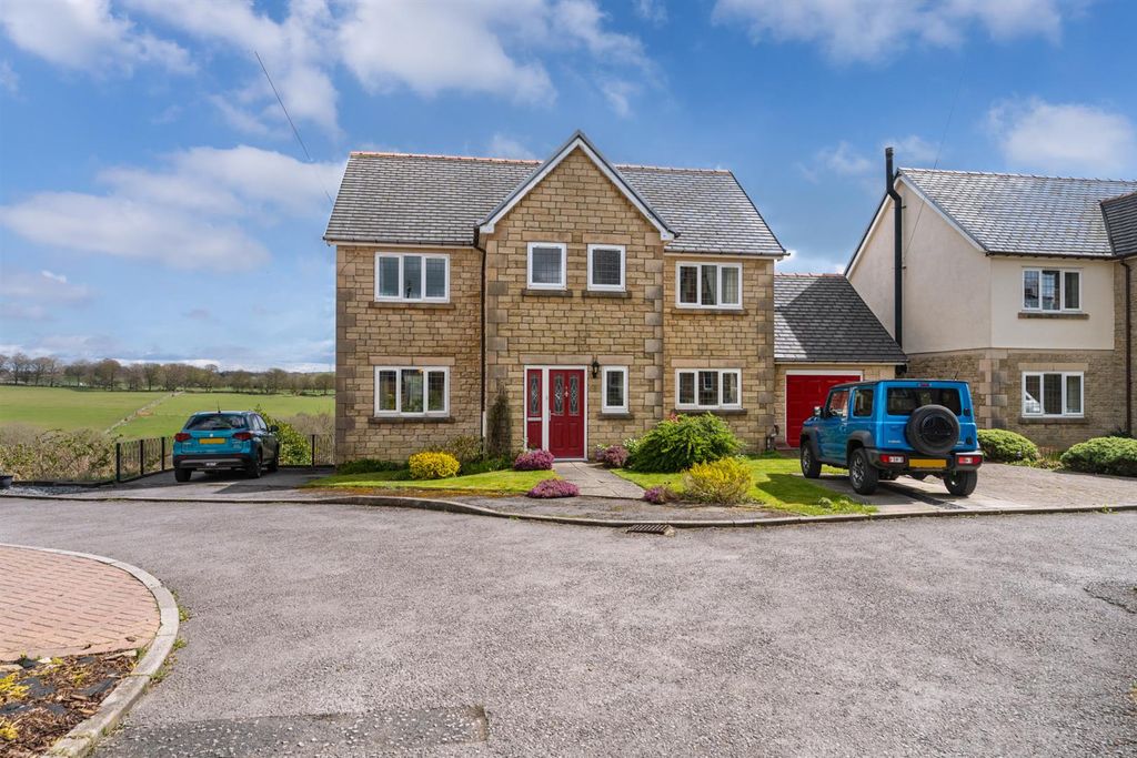 Property photo 1 of 52