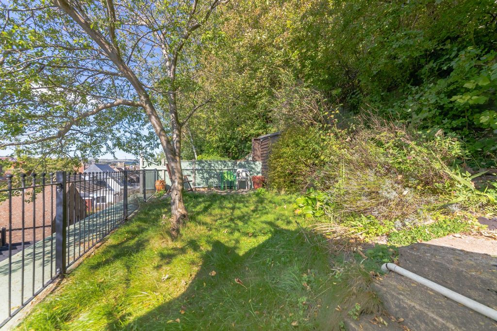 Property photo 2 of 22