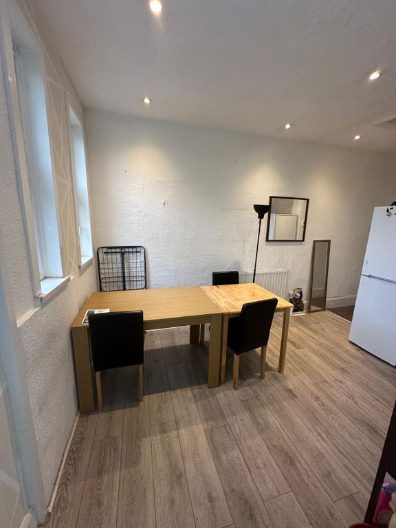 Property photo 1 of 10 Living / Dining Room 