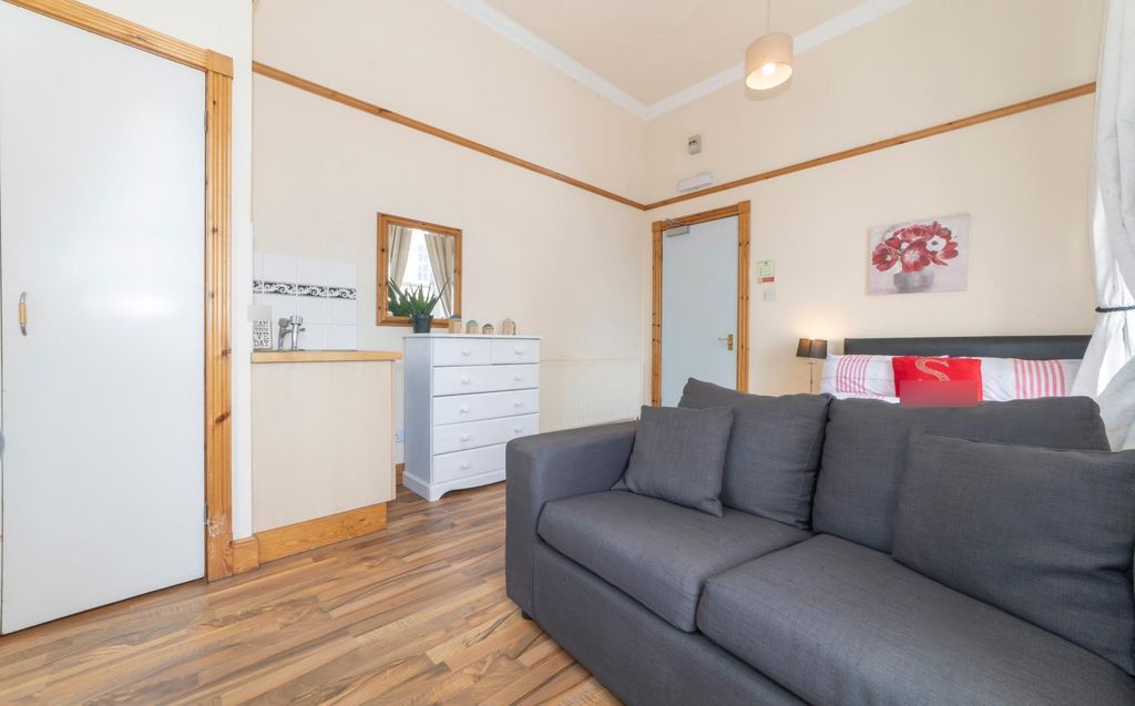 Property photo 2 of 11 Photo 1