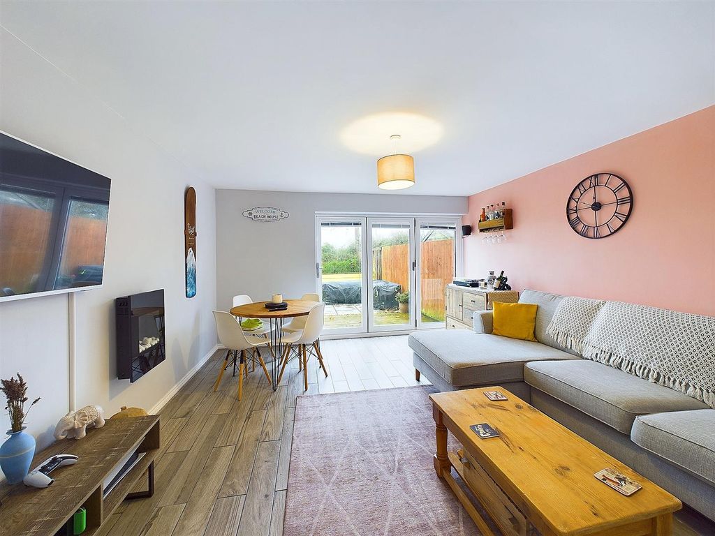 Property photo 3 of 24 Lounge/Diner