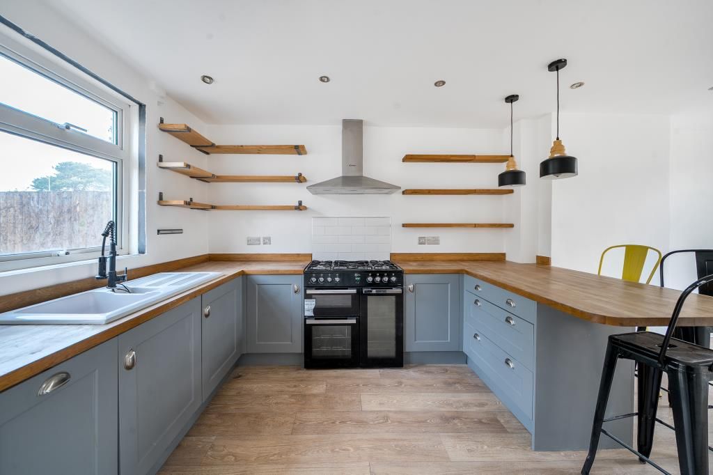 Property photo 3 of 23 Kitchen