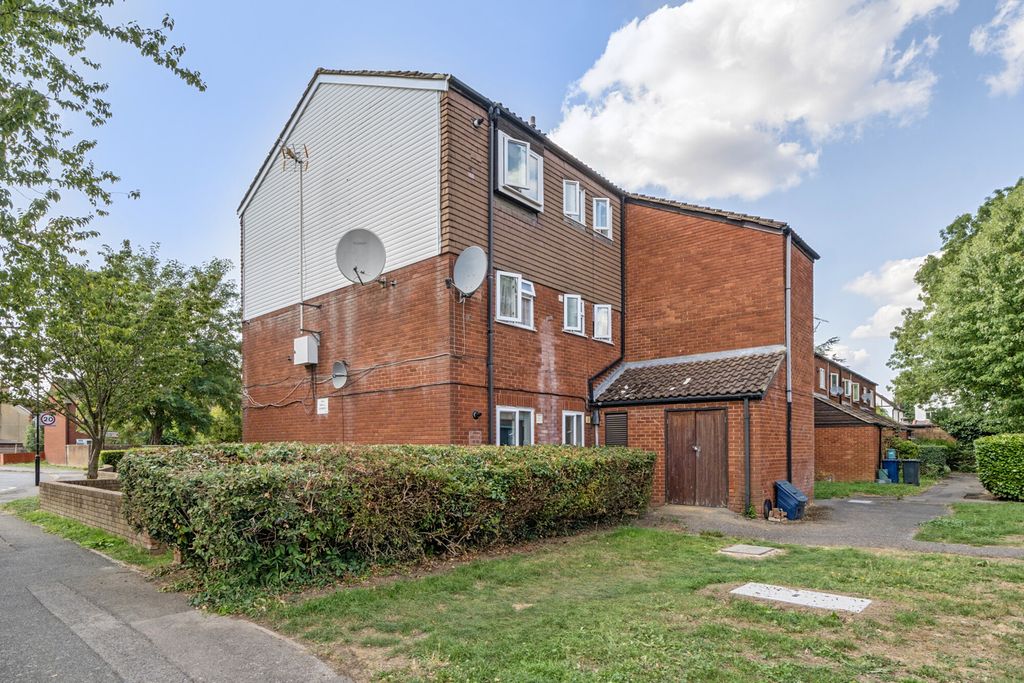 Property photo 2 of 12 1340731-1-689F475...