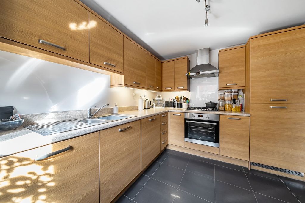 Property photo 3 of 21