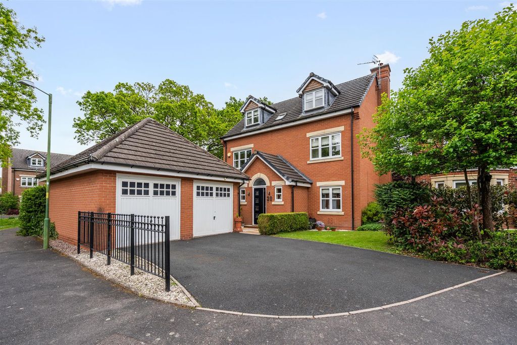 Property photo 1 of 18 30 Tutnall Drive_21.Jpg