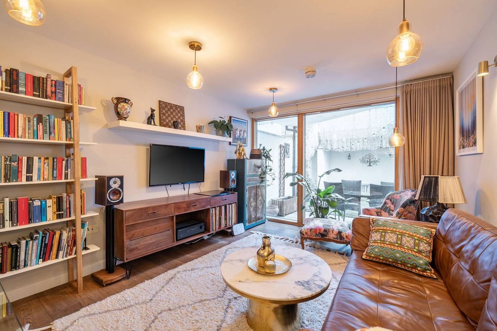 Property photo 3 of 20