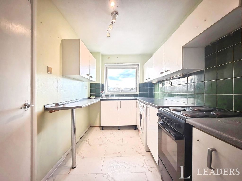 Property photo 3 of 8 Kitchen