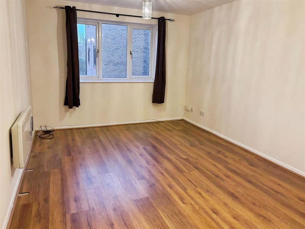 Property photo 2 of 7 cc8Ed994-Photo-2025-11-19-14-52-25 287 29.Jpg