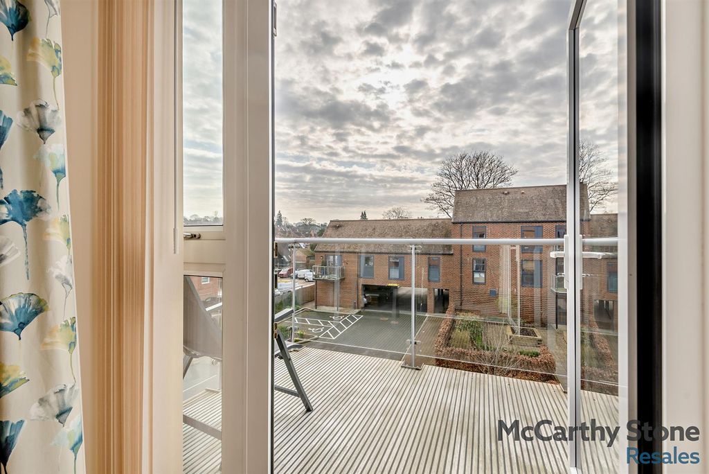 Property photo 1 of 27 8679974-Interior07-800.Jpg