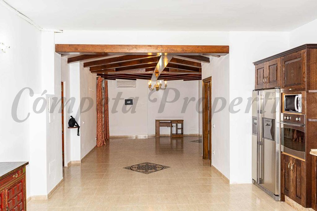 Property photo 3 of 12