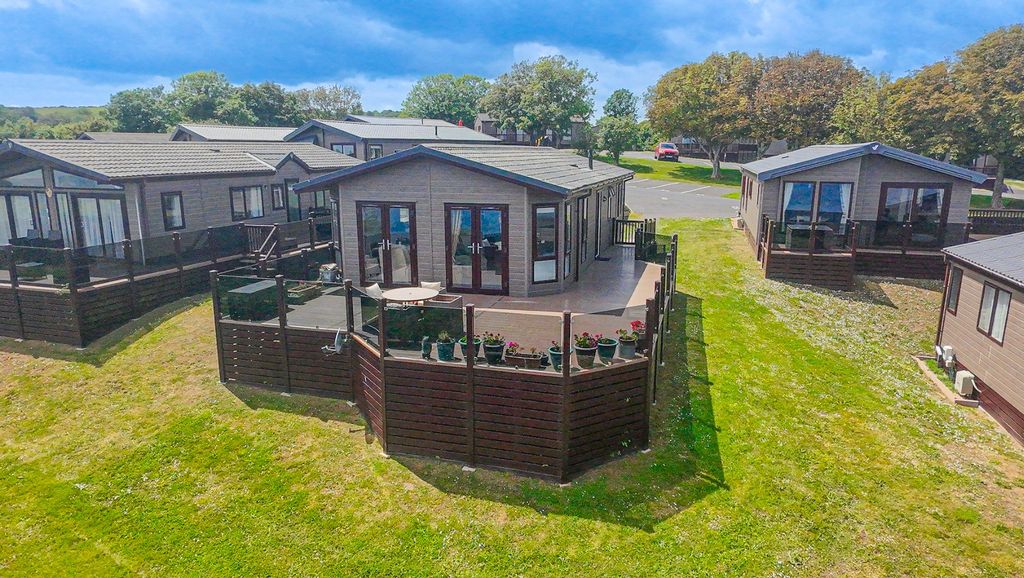 Property photo 1 of 18 5206592