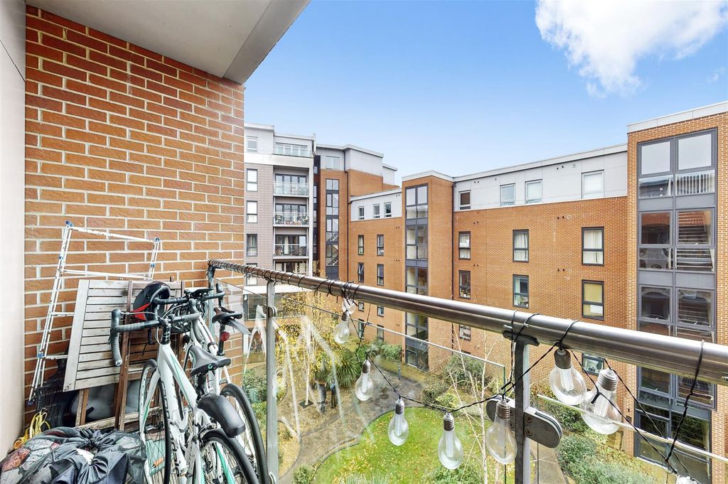 Property photo 3 of 16 Flat 96, Windsor Court - Evtexwzugylry3Vbodd0.Jpg