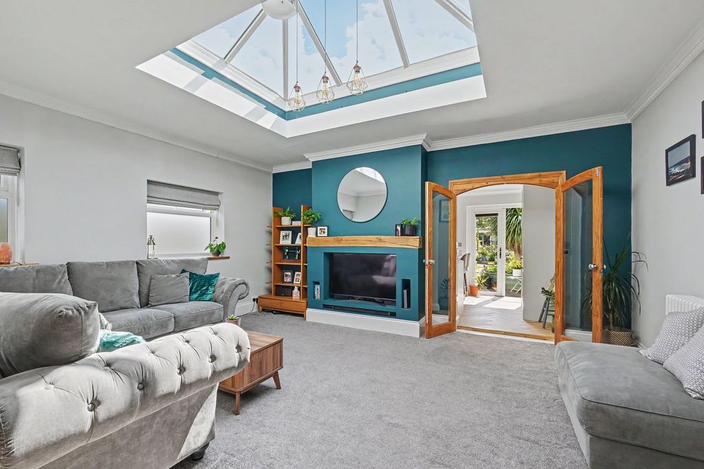 Property photo 2 of 41