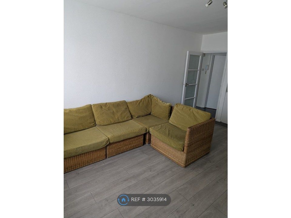 Property photo 1 of 10 Living Room 1